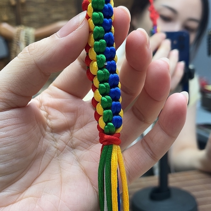 我***肉未镶嵌颈饰琥珀七彩