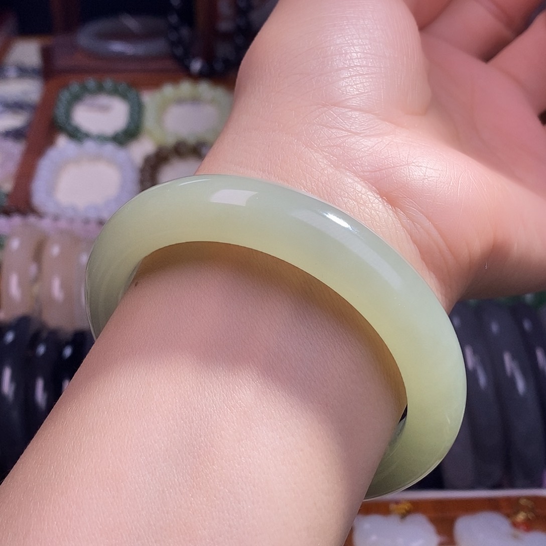 颈饰未镶嵌和田玉57晴水手镯