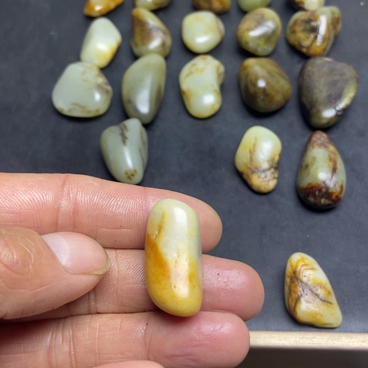 美***然和田玉（糖玉）未镶嵌珠宝奇石