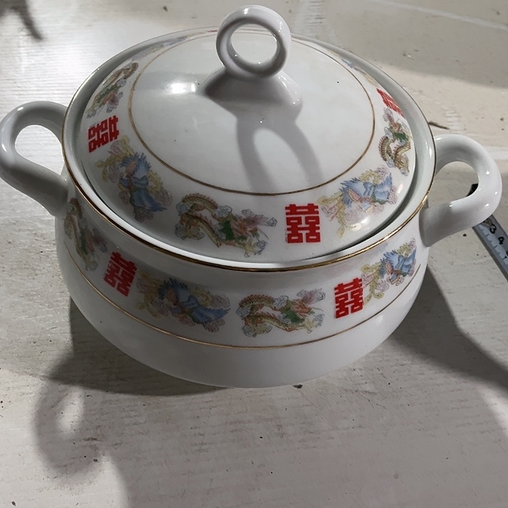 瓷片景德镇陶瓷品锅。