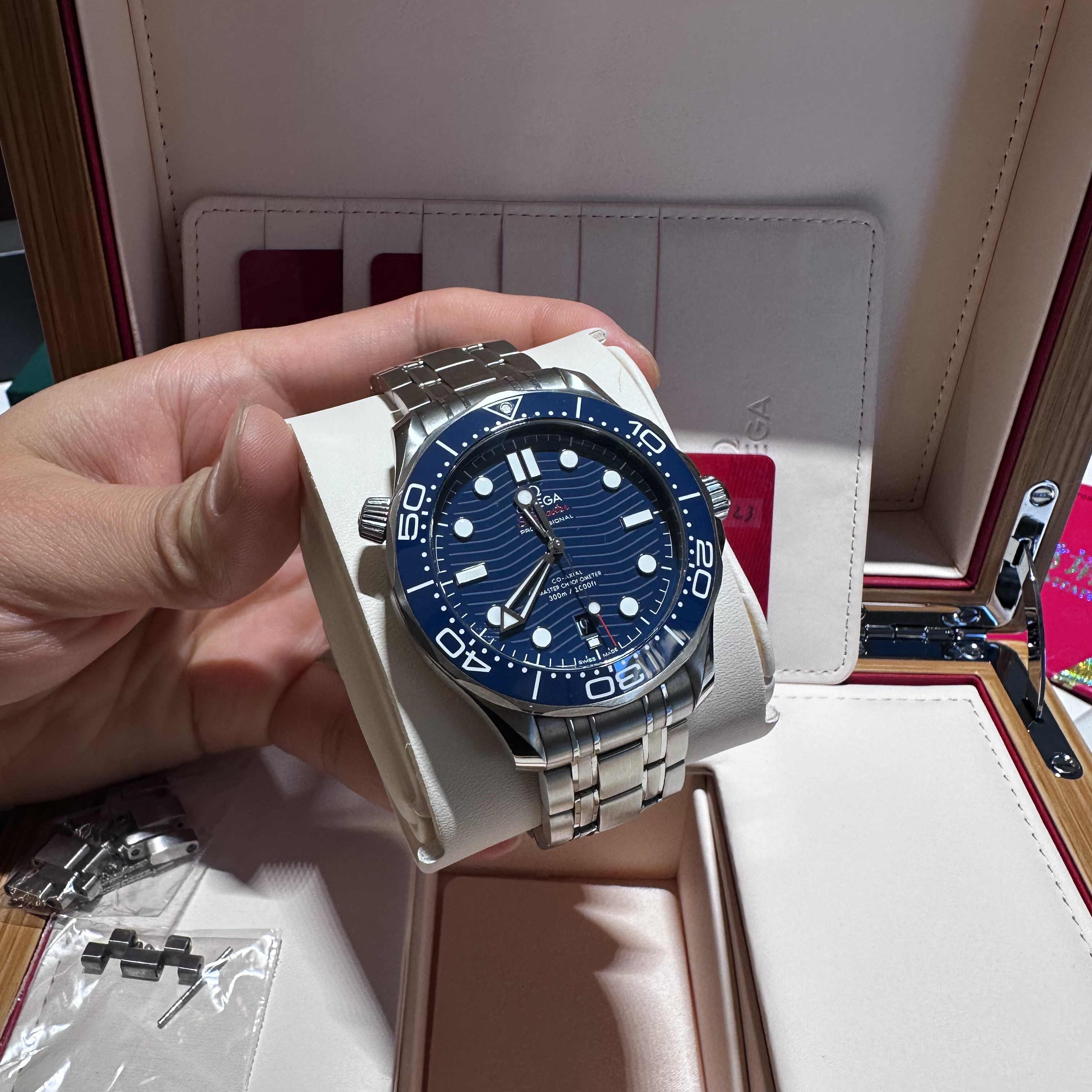 99新 Omega/欧米茄 一表一友/欧米茄/海马300蓝/23年全套