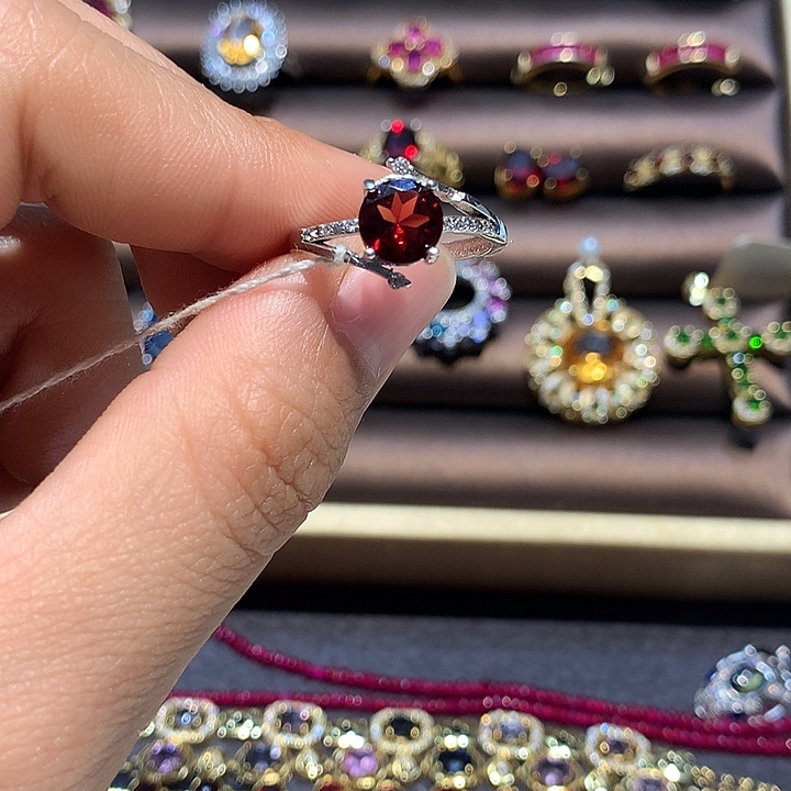 银S925镶嵌石榴石戒指