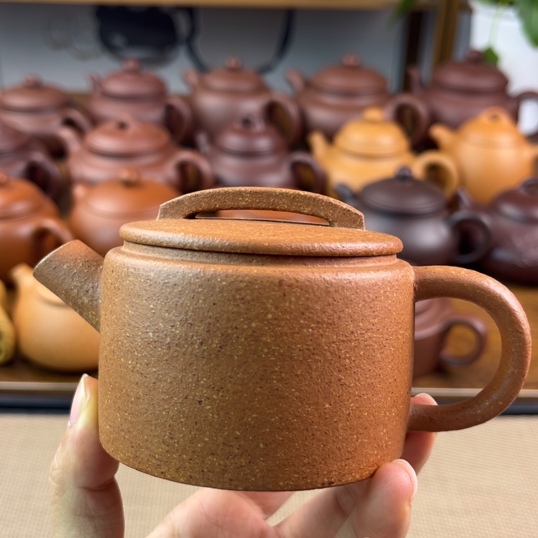 紫砂茶壶手工制作工艺精湛