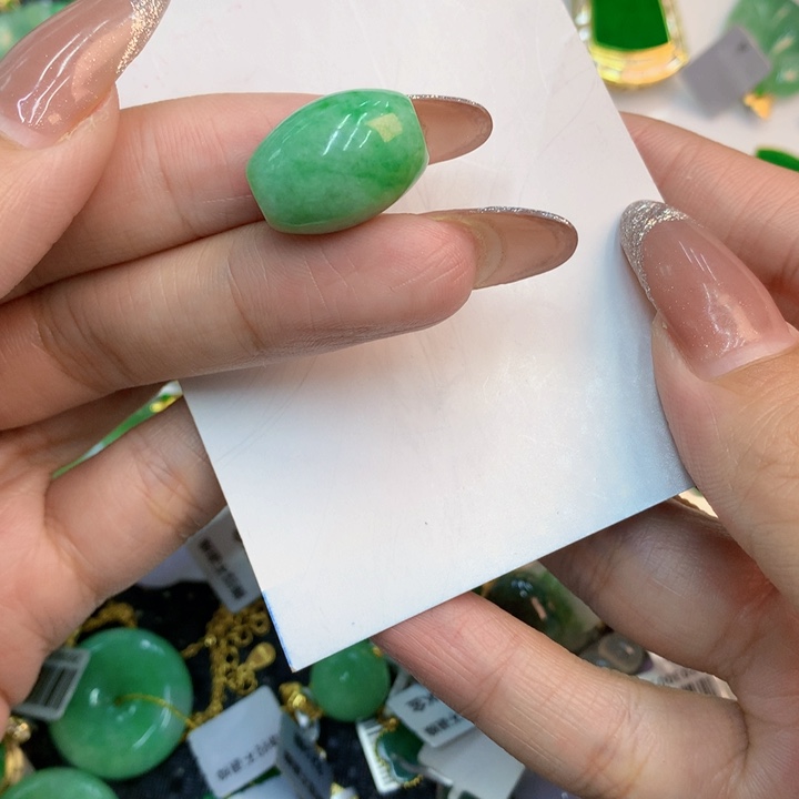 颈饰未镶嵌翡翠然天然翡翠