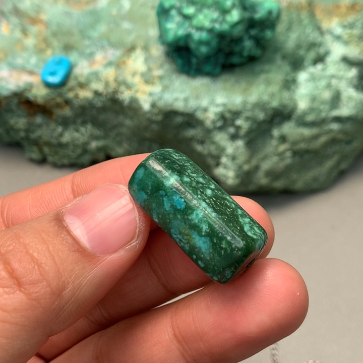 绿松石未镶嵌颈饰