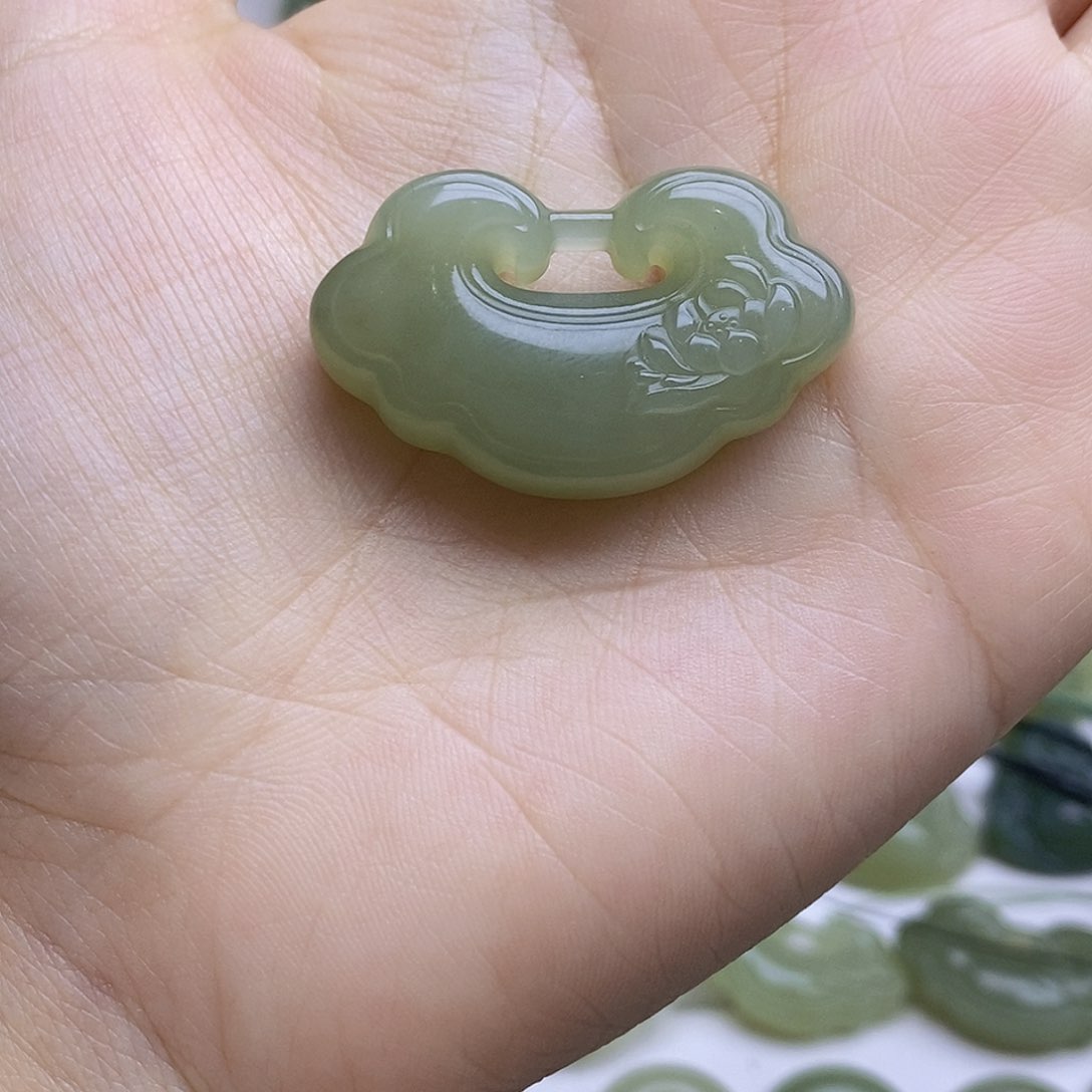 和田玉颈饰未镶嵌林**?