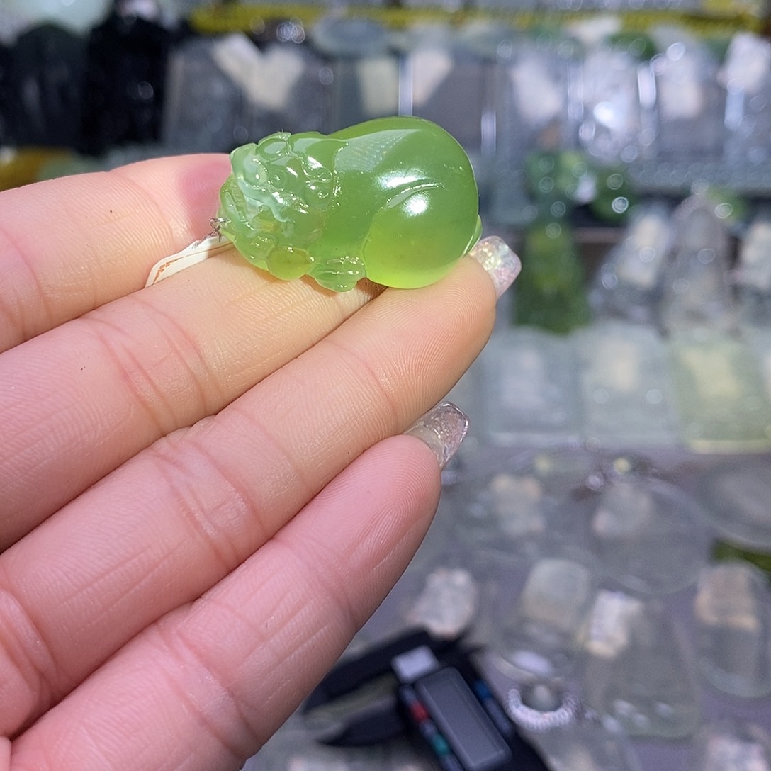 蛇纹石玉颈饰未镶嵌