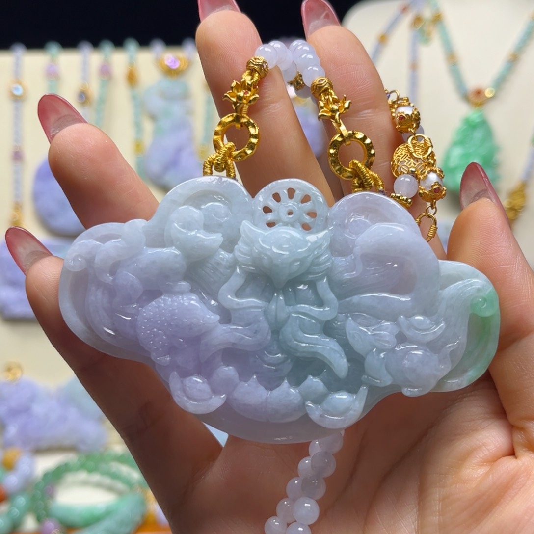 翡翠未镶嵌颈饰五仙