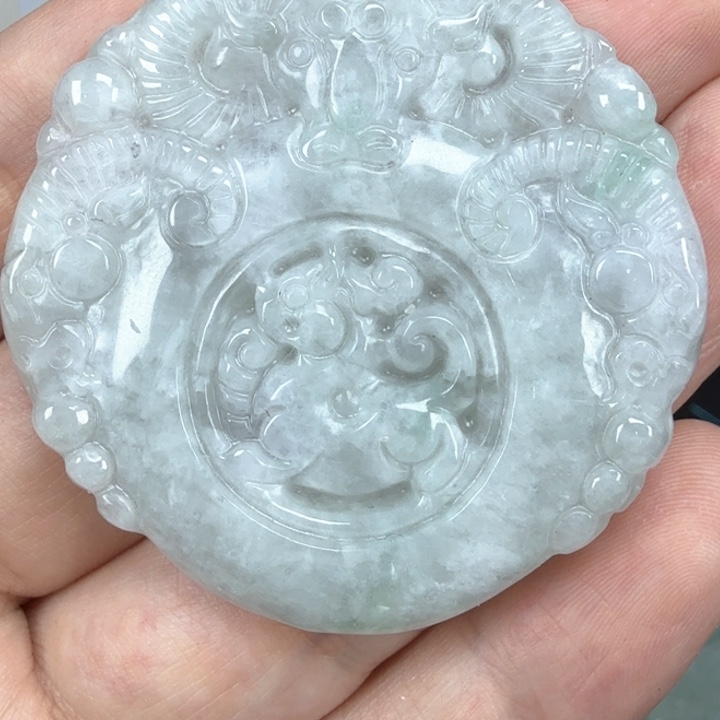 翡翠挂件未镶嵌翡翠