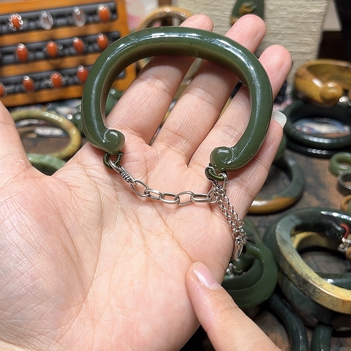 和田玉手镯未镶嵌一**色