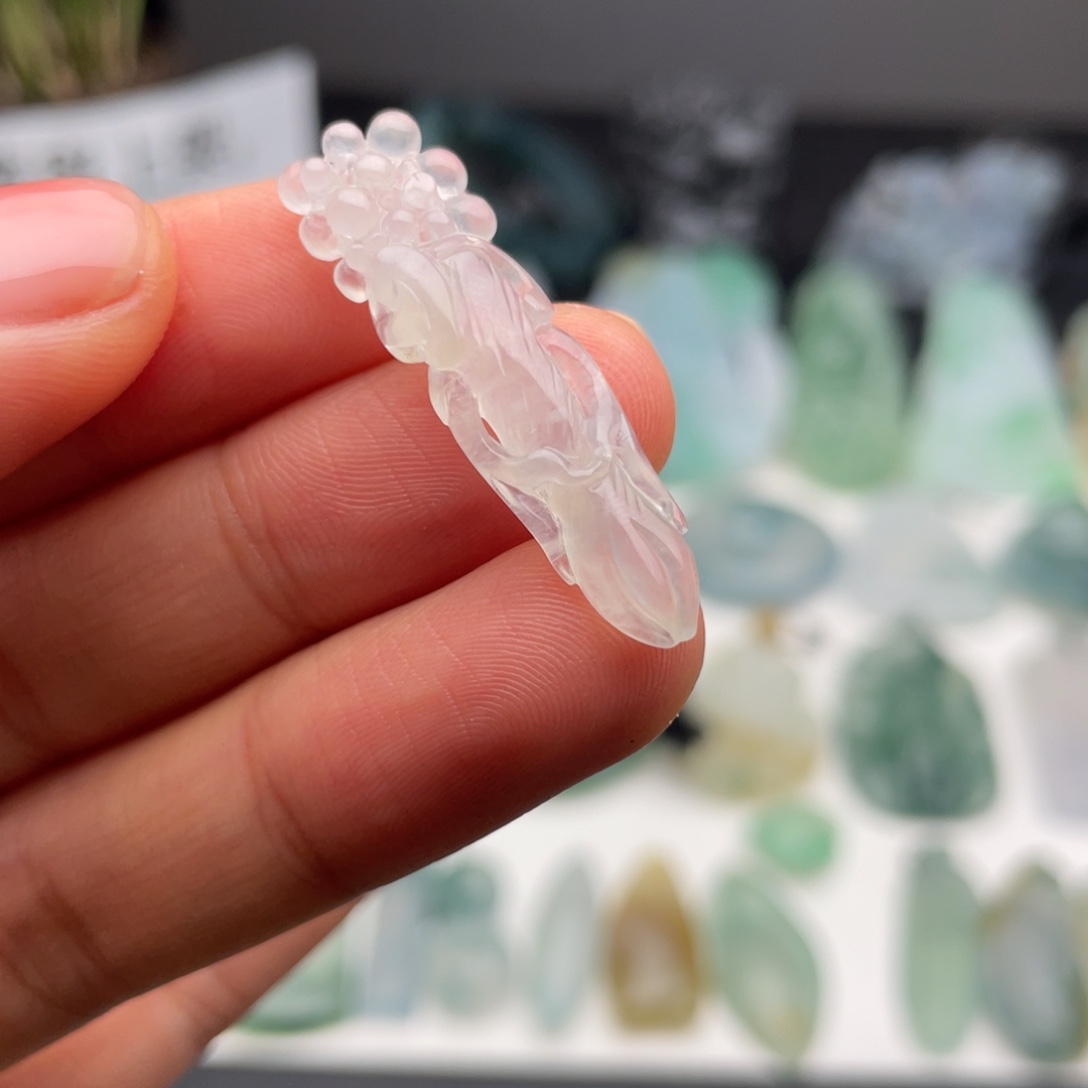 定制翡翠未镶嵌人参