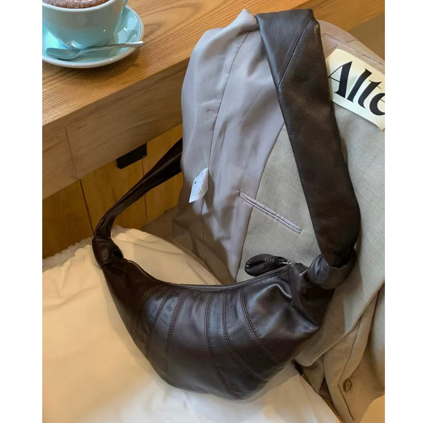 法国小众高级感女胸腰包可颂包羊皮饺子包羊角包斜挎包真皮牛角包