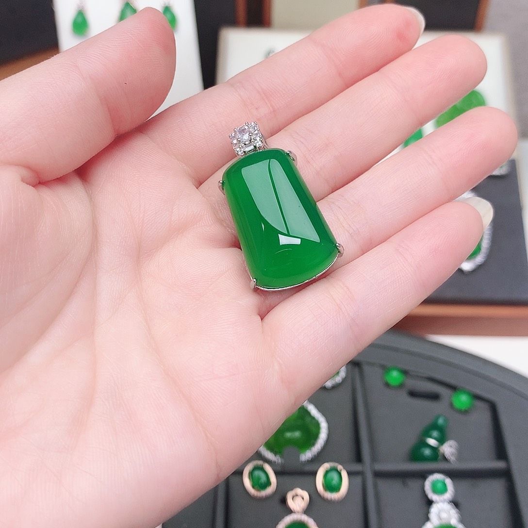 玛瑙/玉髓颈饰未镶嵌