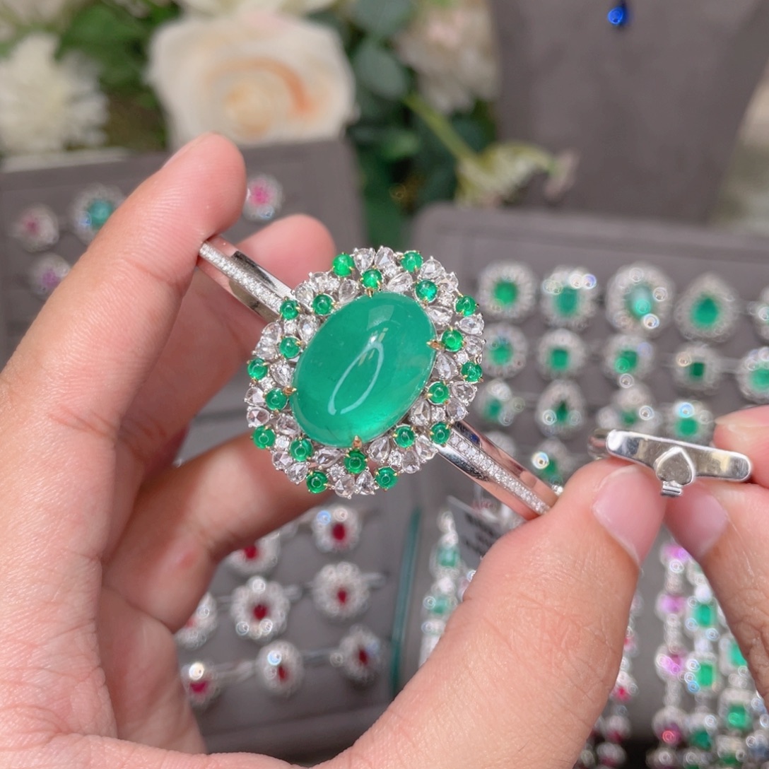 18K金镶嵌手镯祖母绿14.92ct 三用款