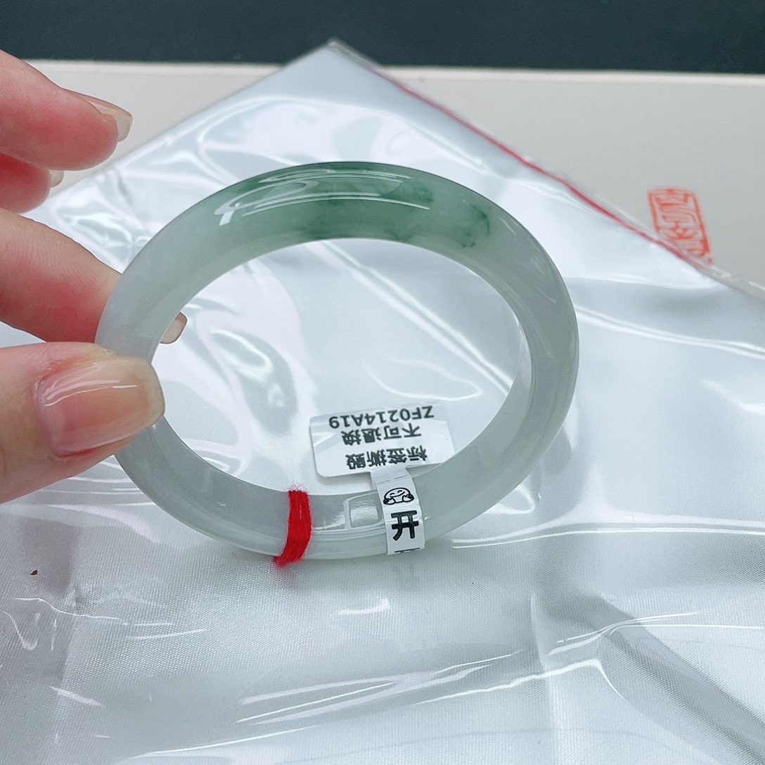 翡翠手镯未镶嵌正55
