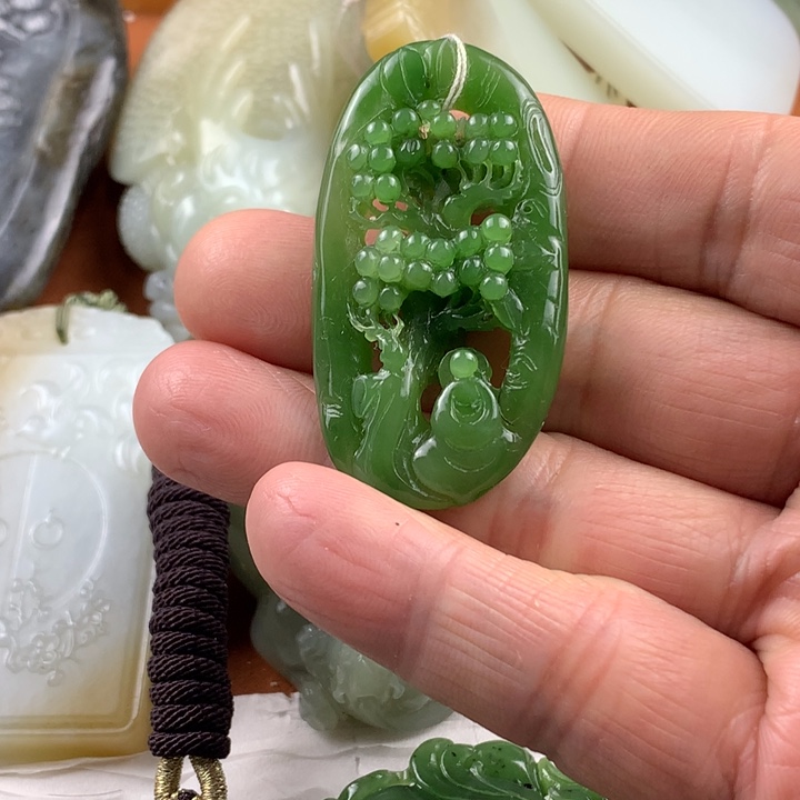 和田玉颈饰未镶嵌十****酒