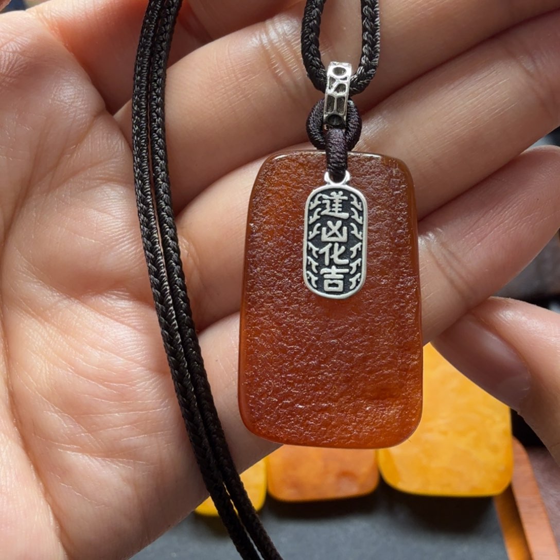 琥珀吊坠(赠链)未镶嵌