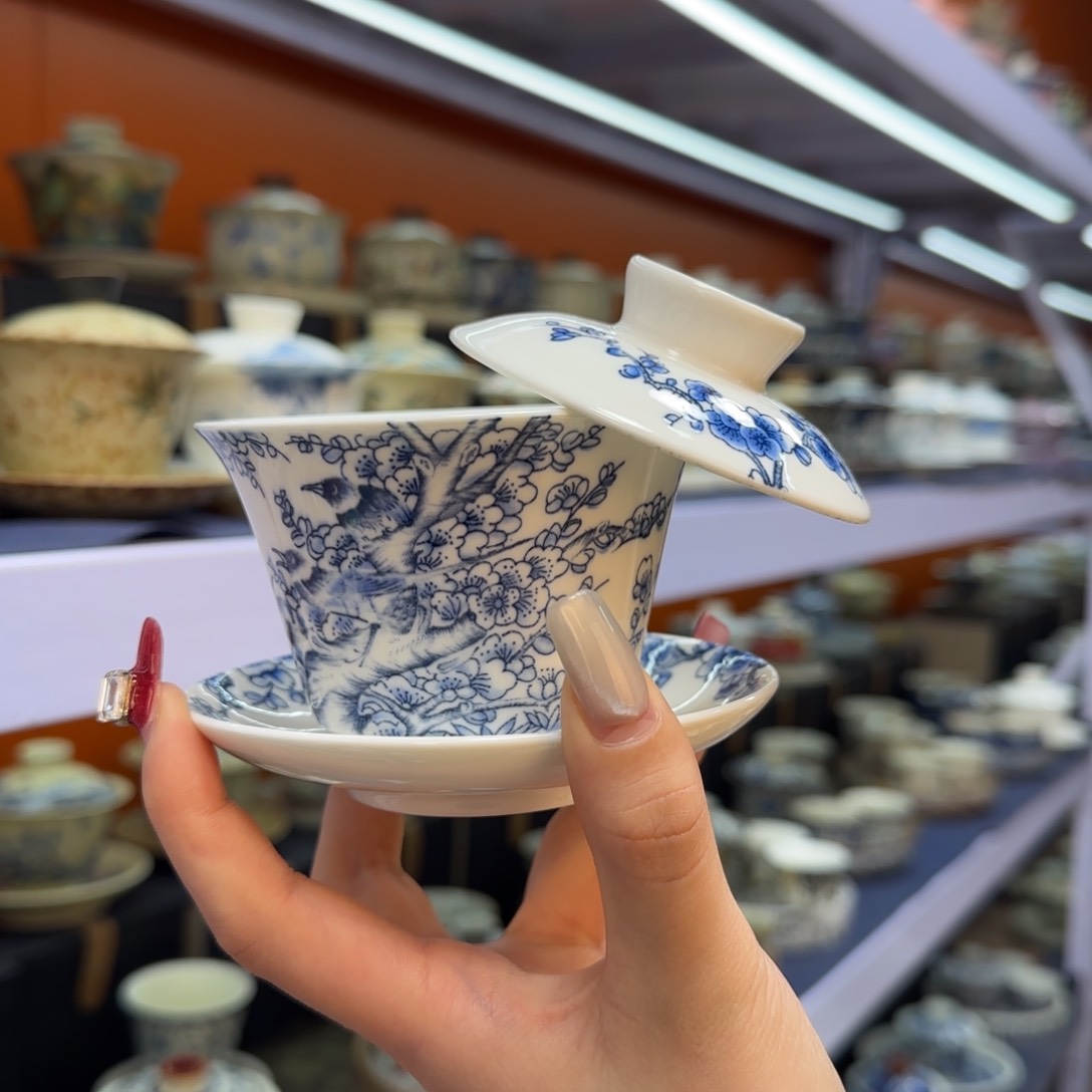 我在外面吃饭呢你在哪