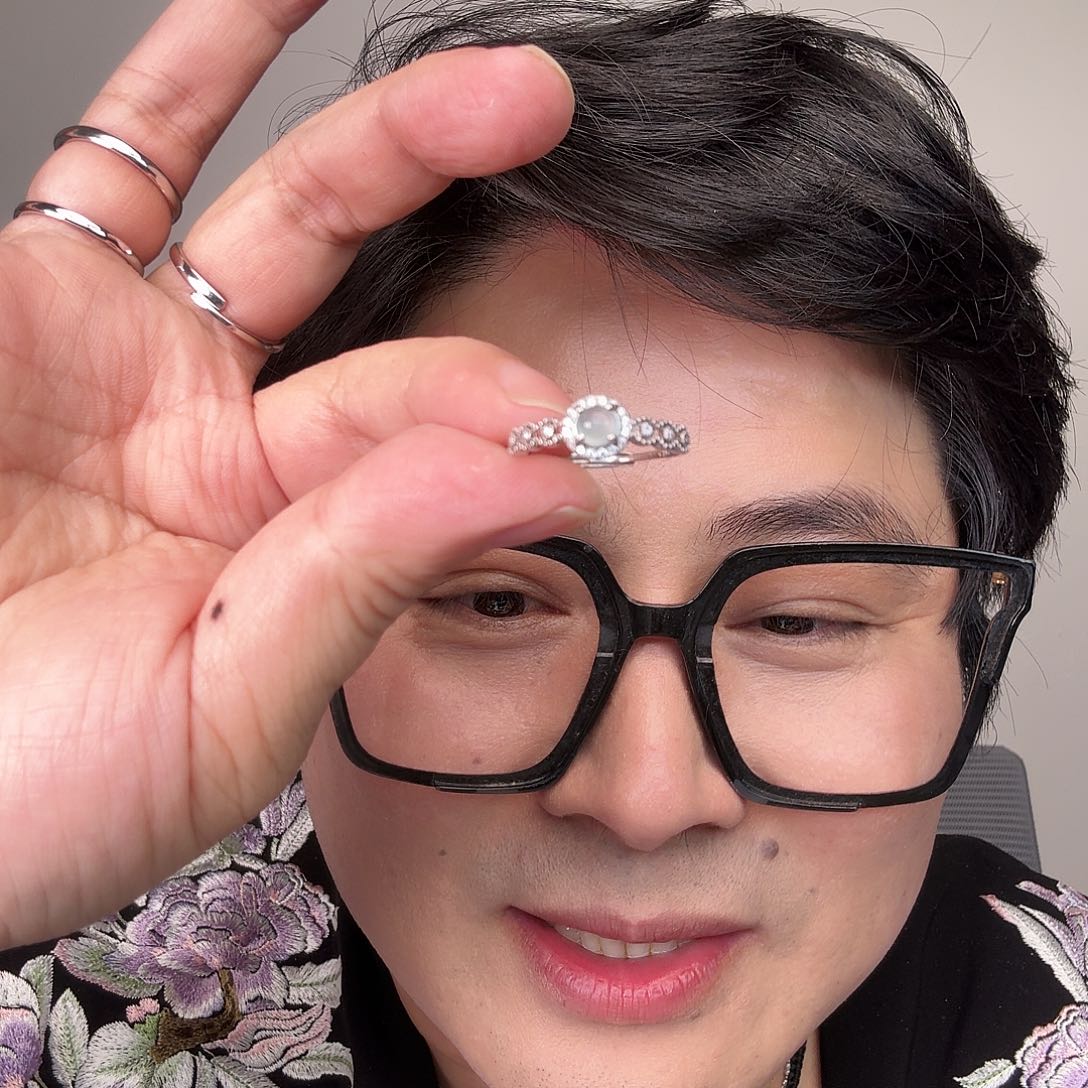 翡翠未镶嵌颈饰一件