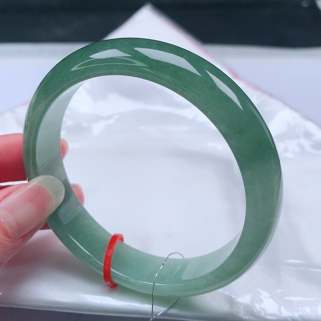 翡翠手镯未镶嵌58圈