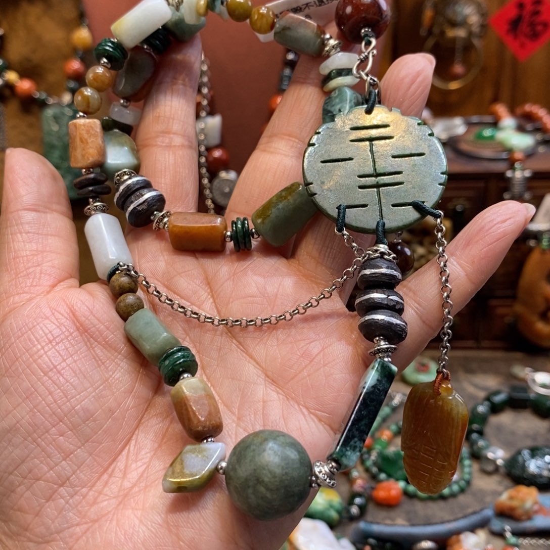 翡翠吊坠(赠链)未镶嵌