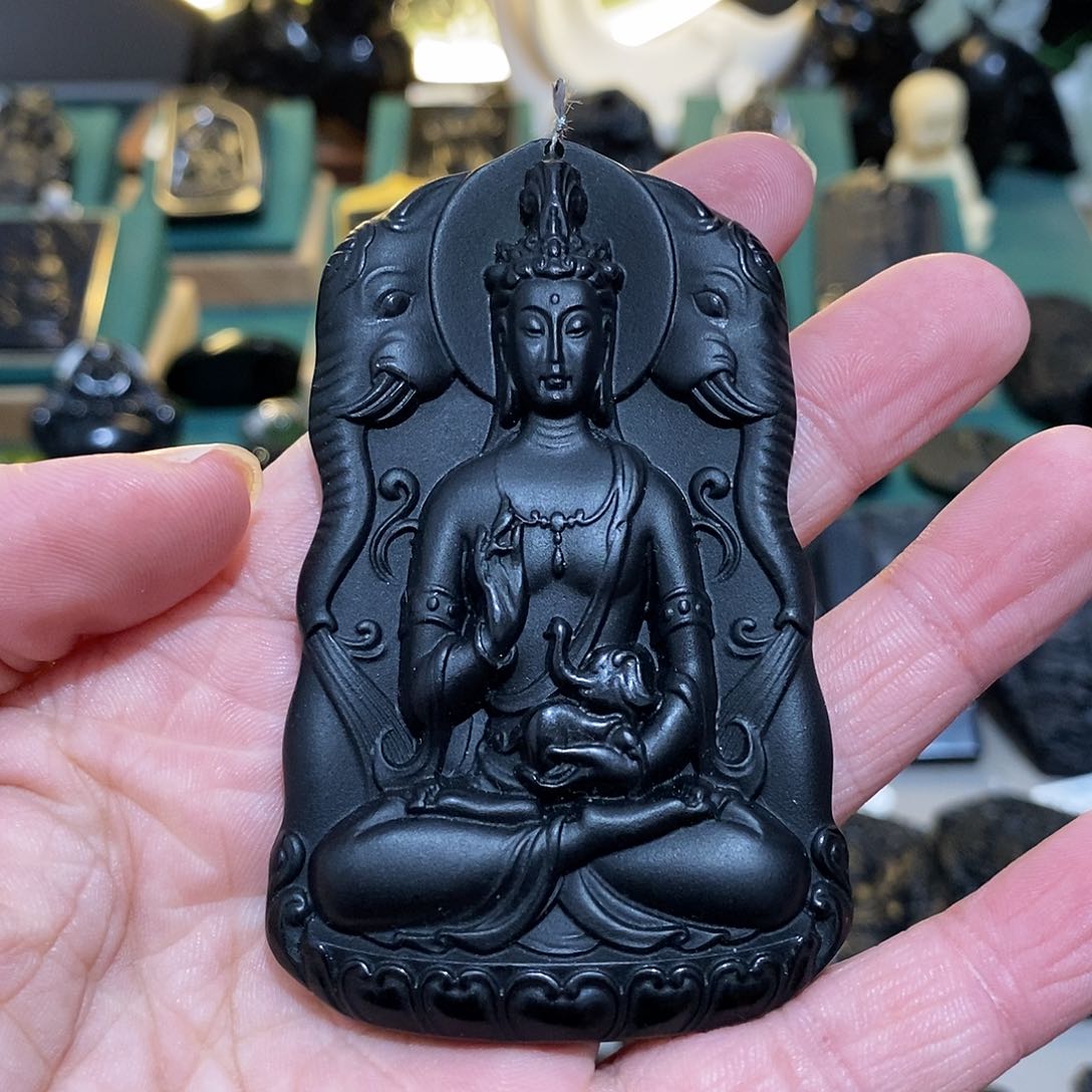 蛇纹石玉颈饰未镶嵌三***华