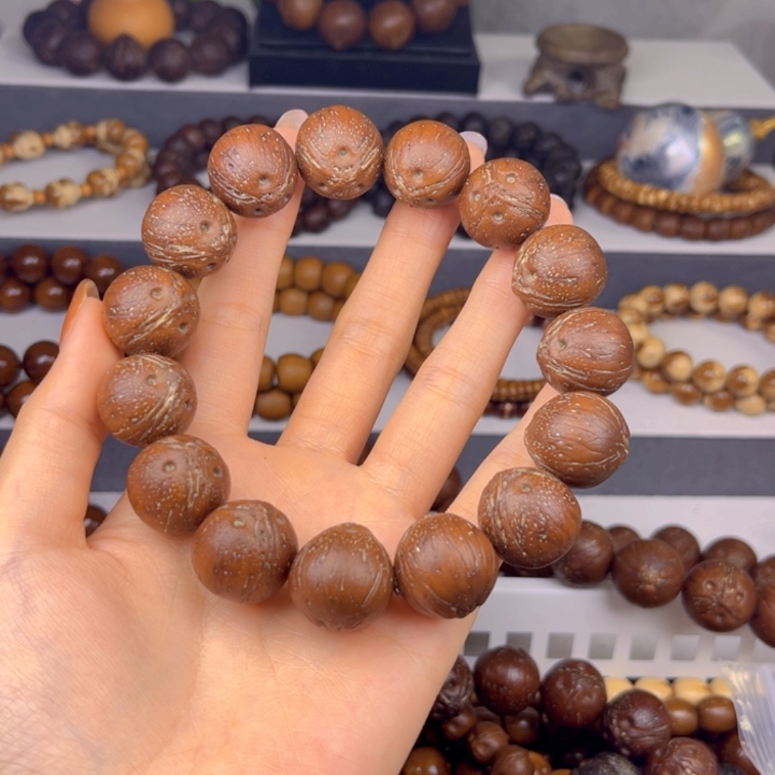 柒***晨紫金鼠手串原皮差价