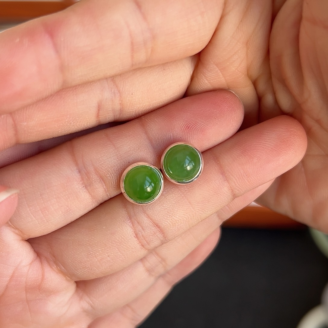 和田玉未镶嵌耳钉