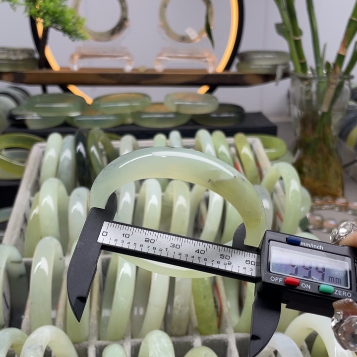 蛇纹石玉未镶嵌手镯234