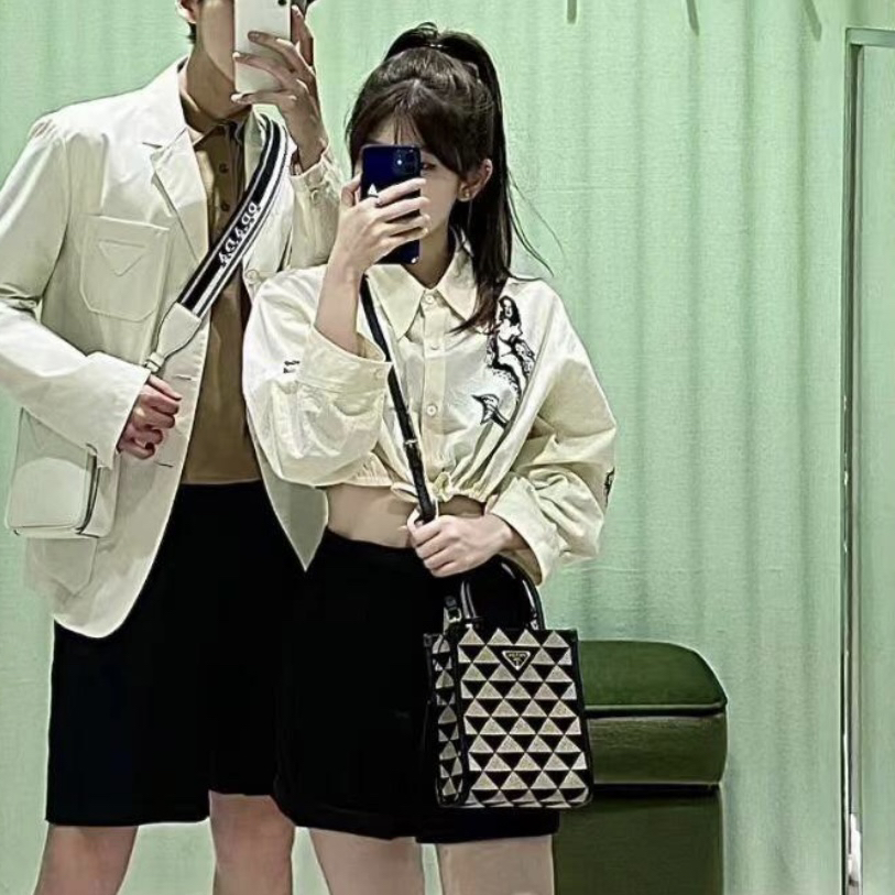 99新 Prada/普拉达 1a123 SS22印花短款单排扣长袖衬衫 棉 38码