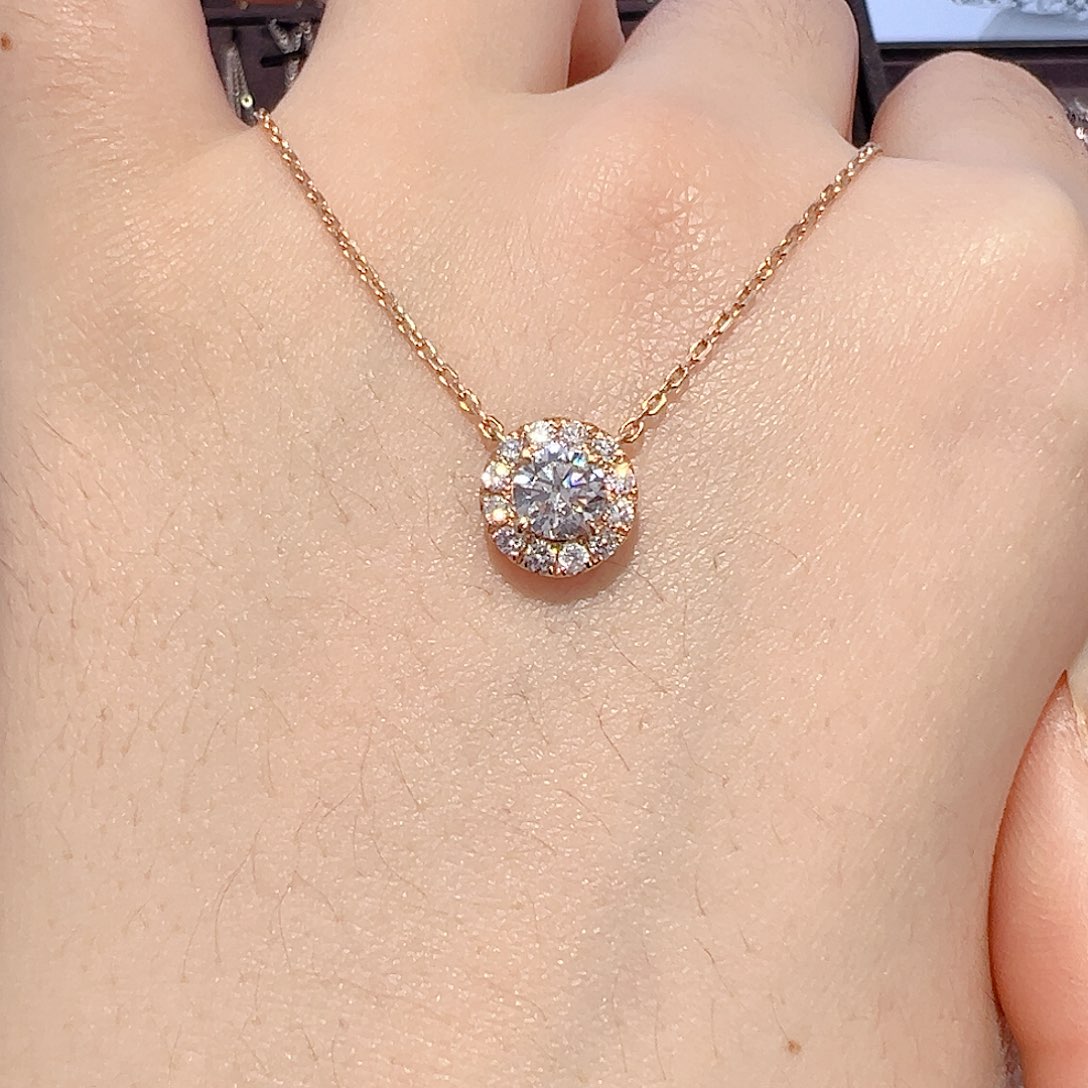 实验室培育钻石颈饰18K金镶嵌圆包