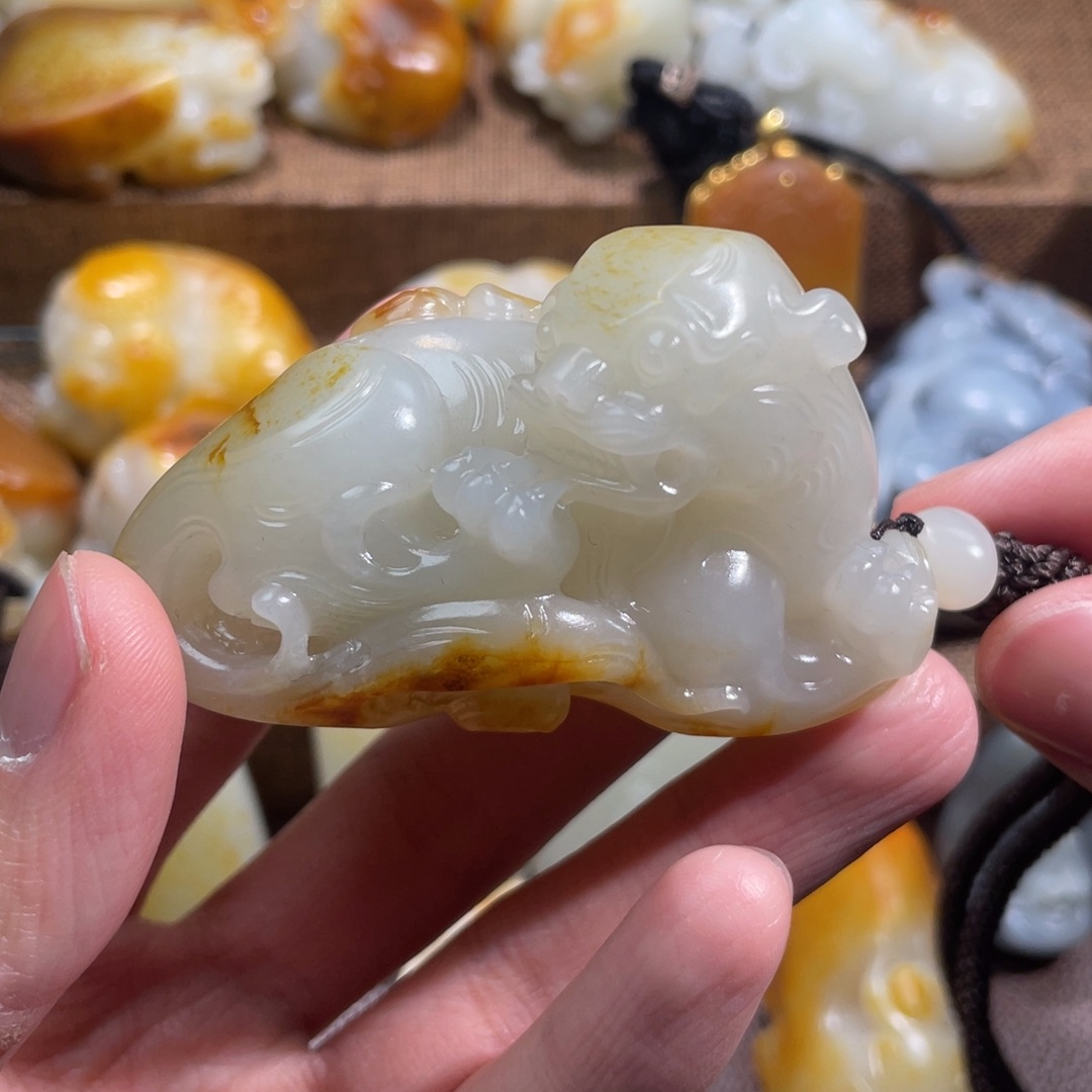 和田玉未镶嵌把件