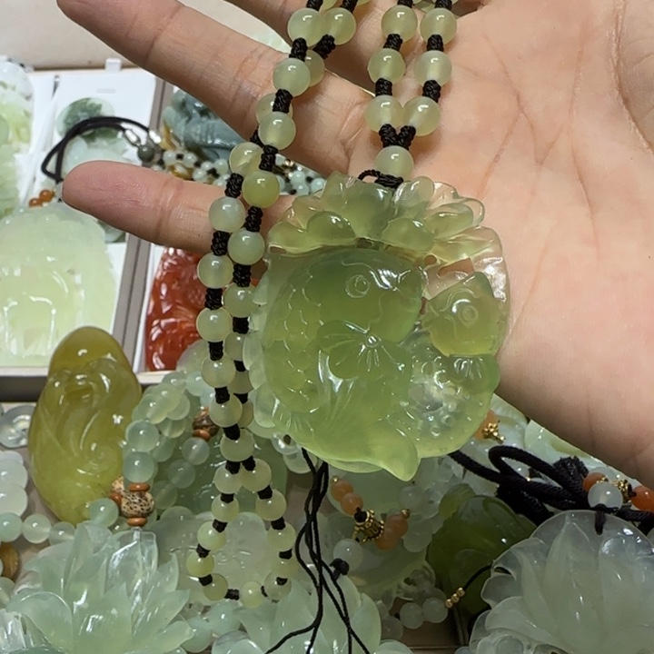 蛇纹石玉吊坠未镶嵌