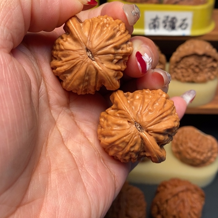 文玩核桃吊坠36全品大红袍