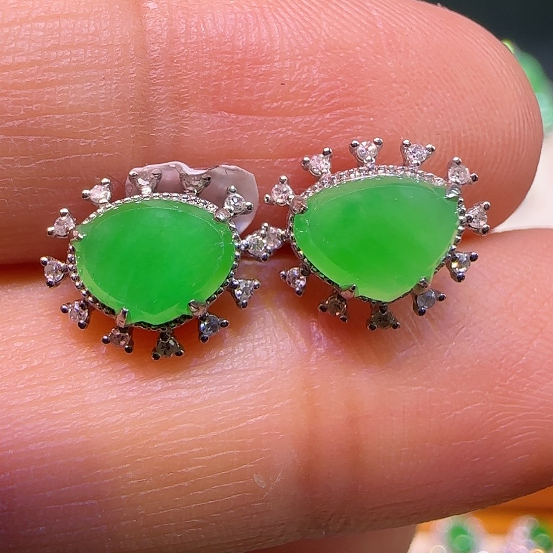 翡翠18K金镶嵌耳钉