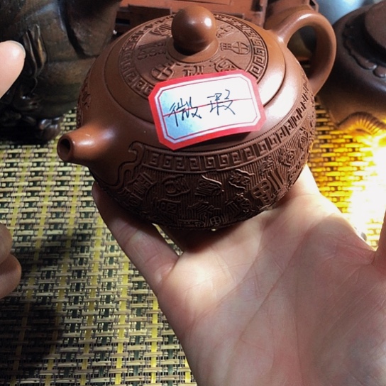 紫砂茶壶原矿泥料手工制作的紫砂壶。