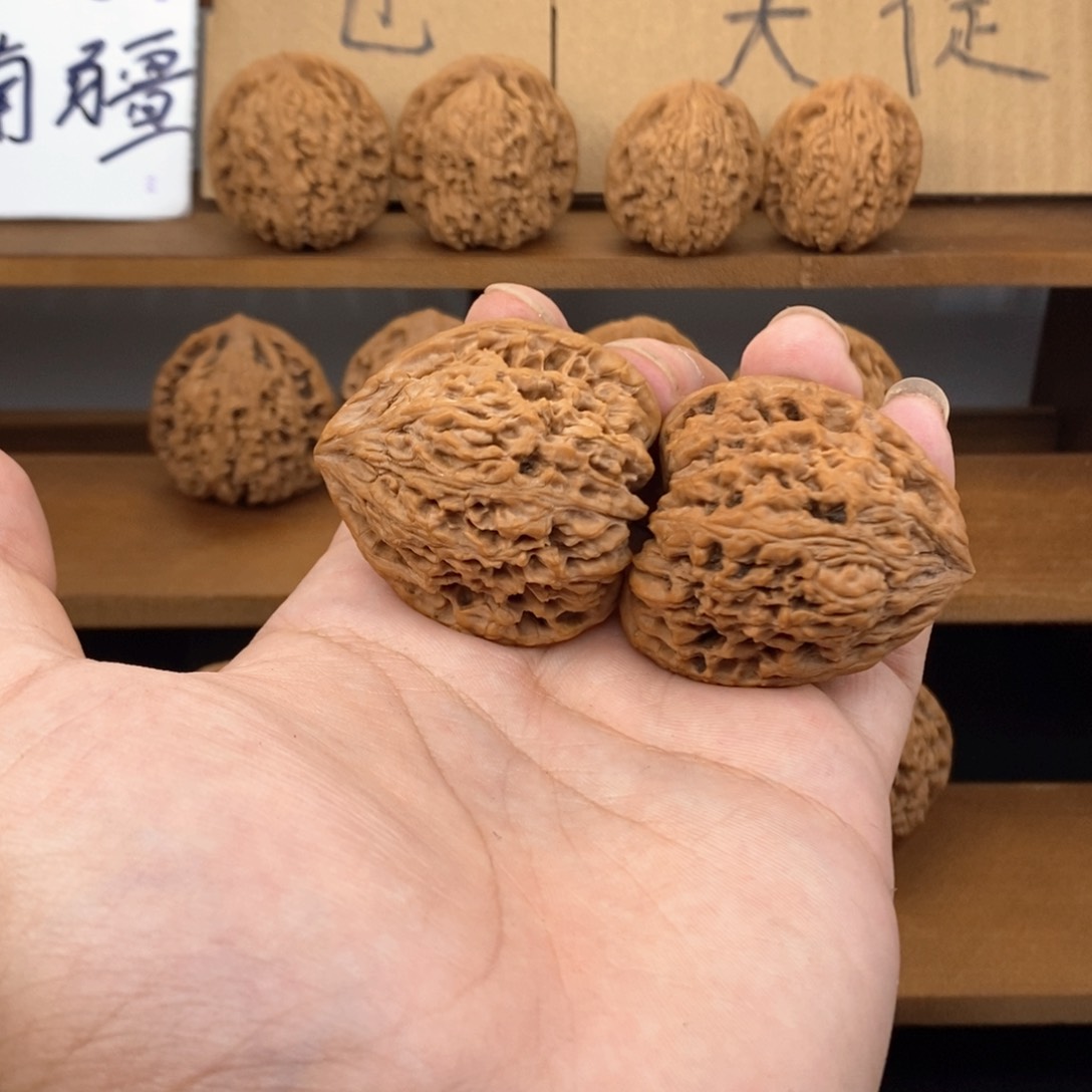 文玩核桃把件40南疆石（高三角凹底