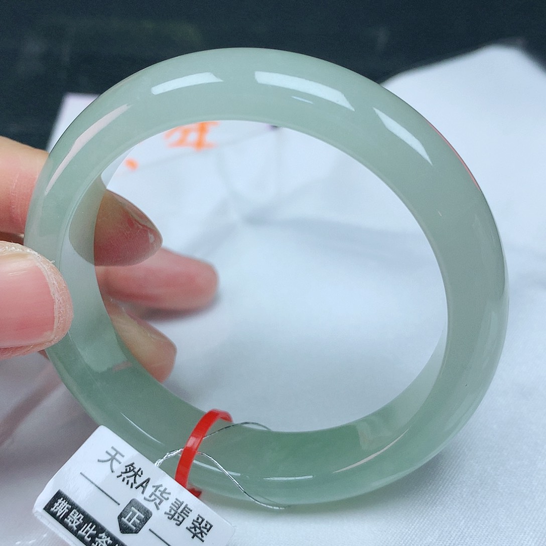 翡翠手镯未镶嵌52圈