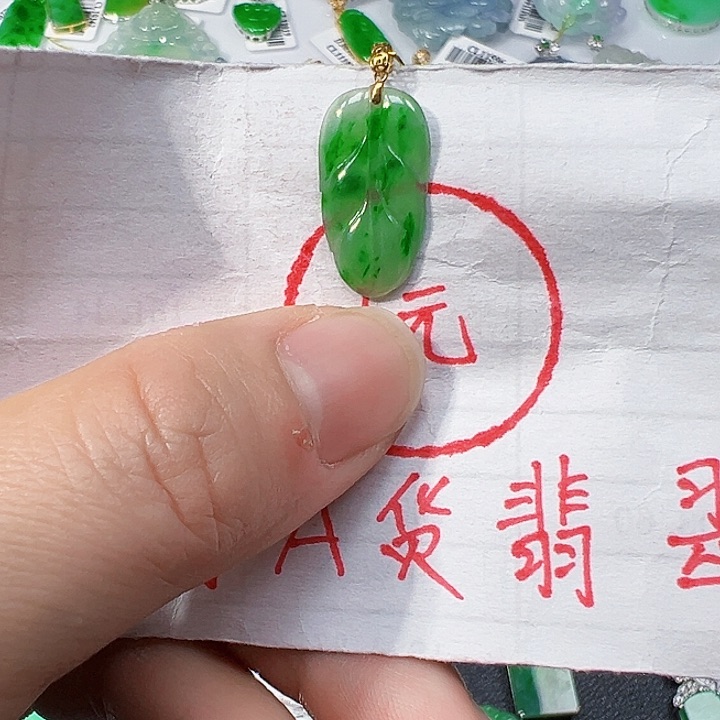 翡翠挂件18K金镶嵌翡翠
