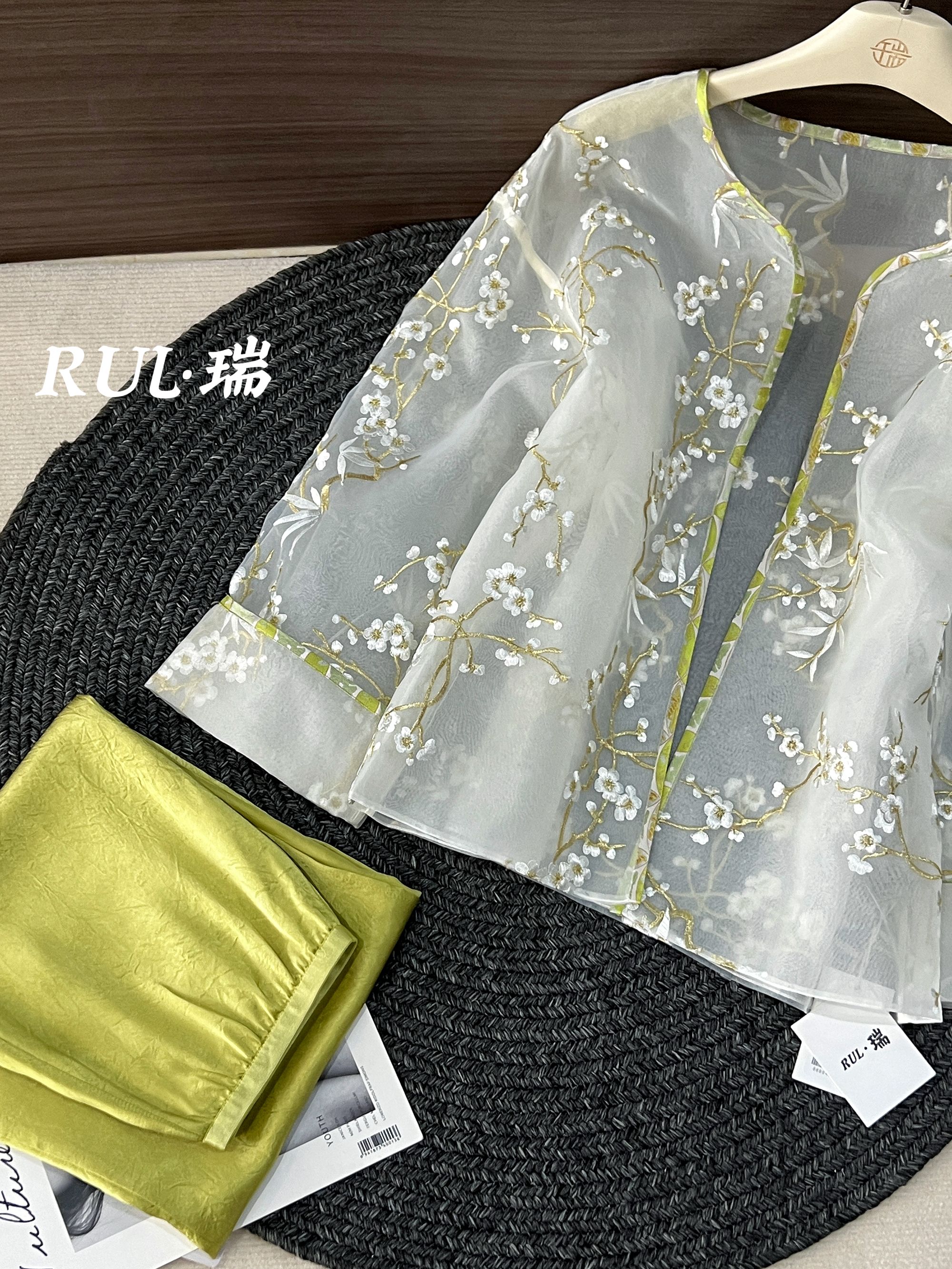 RUL·瑞【水澈秋明】绣花白色刺绣短外套