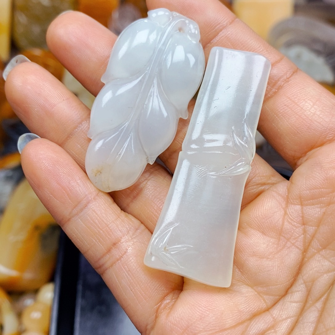 石英质玉（黄龙玉）未镶嵌颈饰
