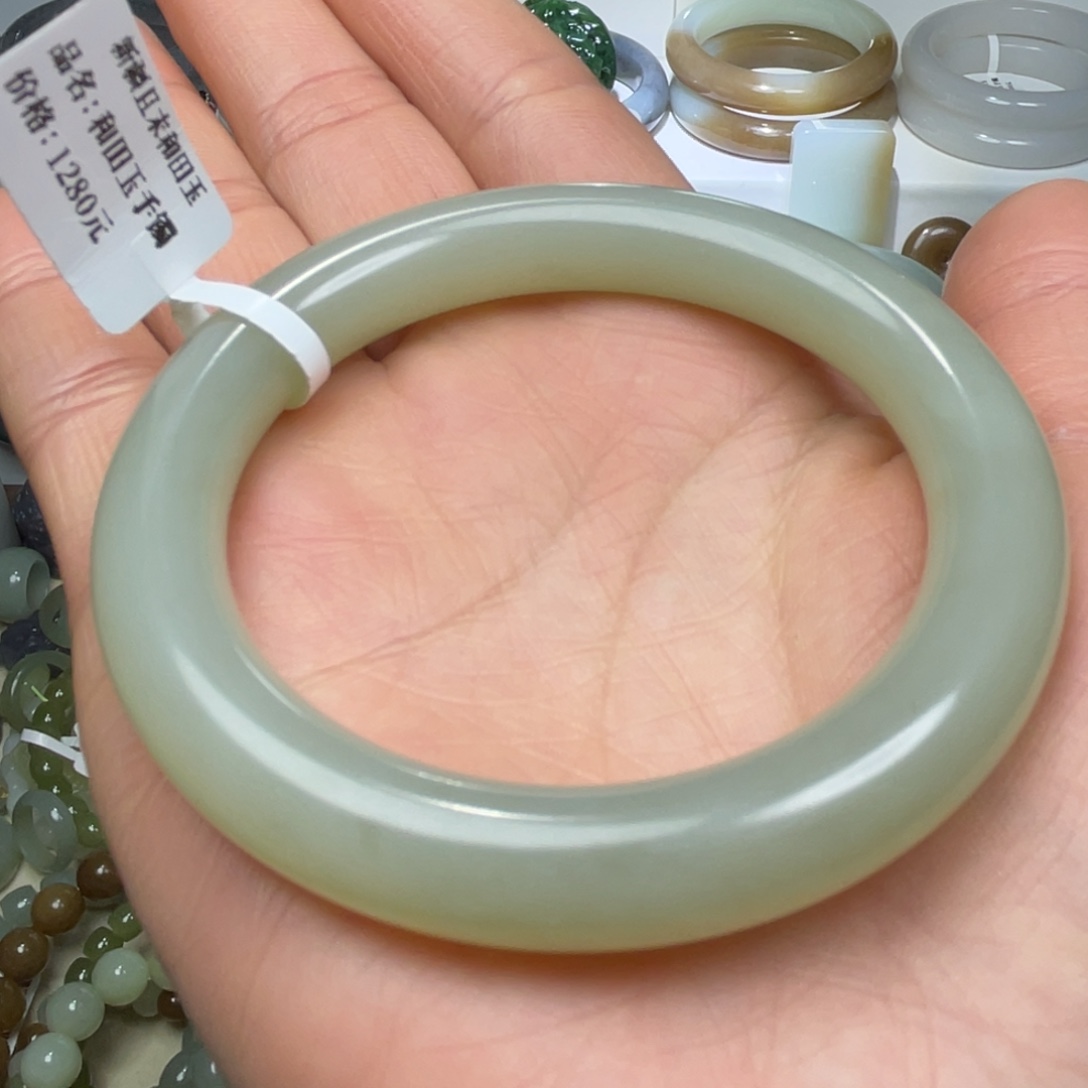 和田玉未镶嵌颈饰54圈口