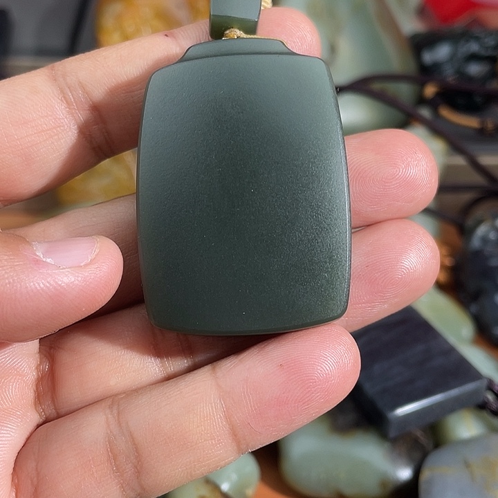 都***样和田玉未镶嵌颈饰