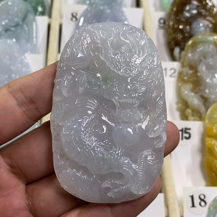 颈饰未镶嵌翡翠龙