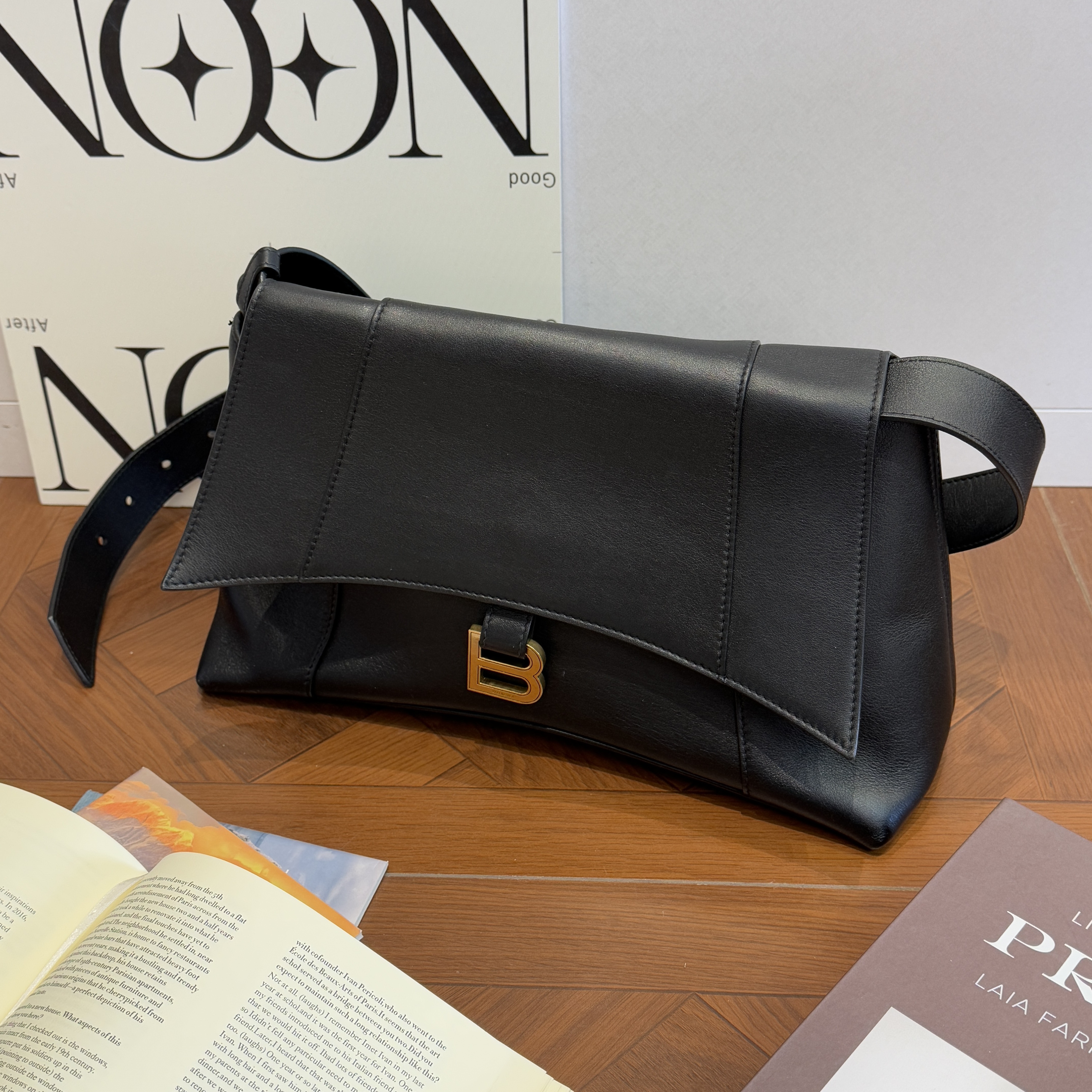 95新 Balenciaga/巴黎世家 down town中号 黑金 牛皮 单肩斜挎包