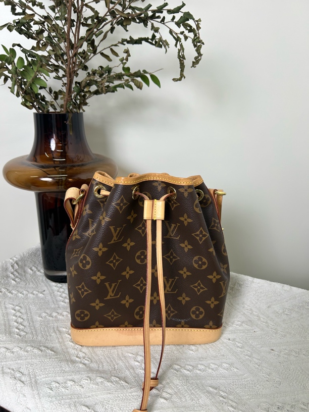 95新 LouisVuitton/路易威登 Lvnoe 抽绳水桶斜挎包芯片款