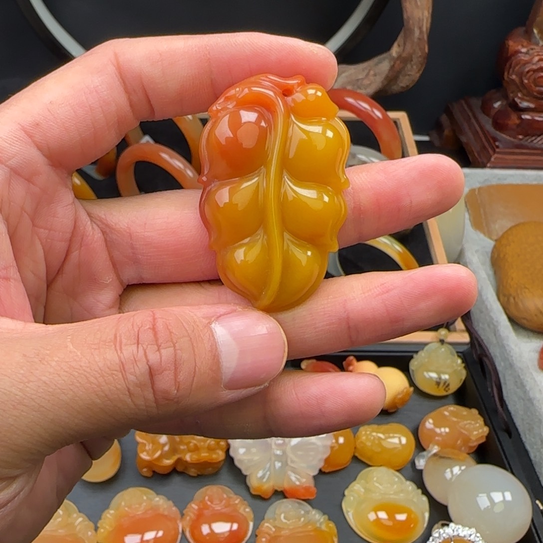 石英质玉（黄龙玉）未镶嵌吊坠(赠链)