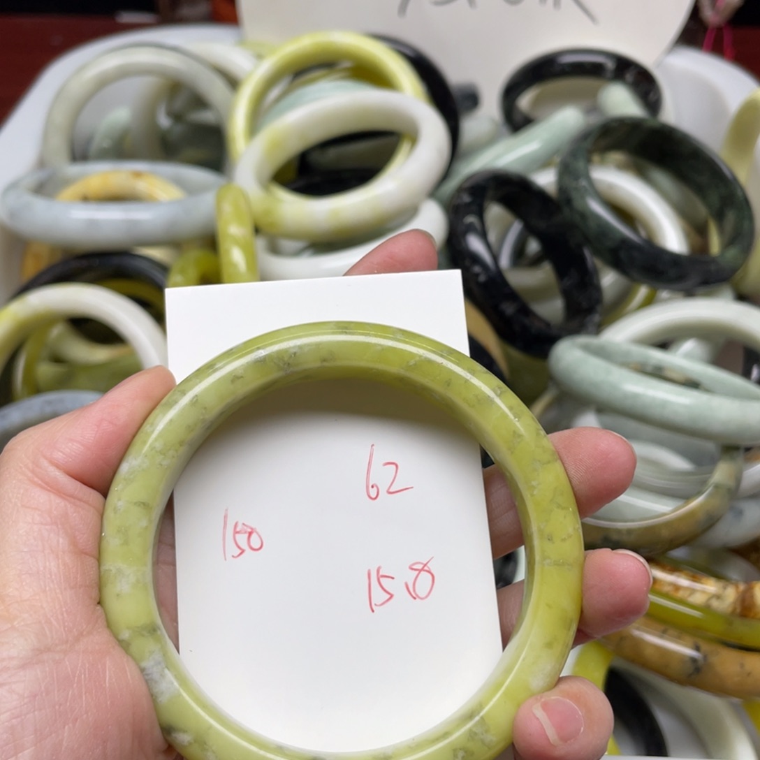 蛇纹石玉手镯未镶嵌