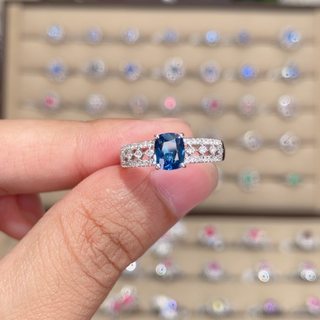 蓝宝石戒指18K金镶嵌1.18ct 皇家蓝