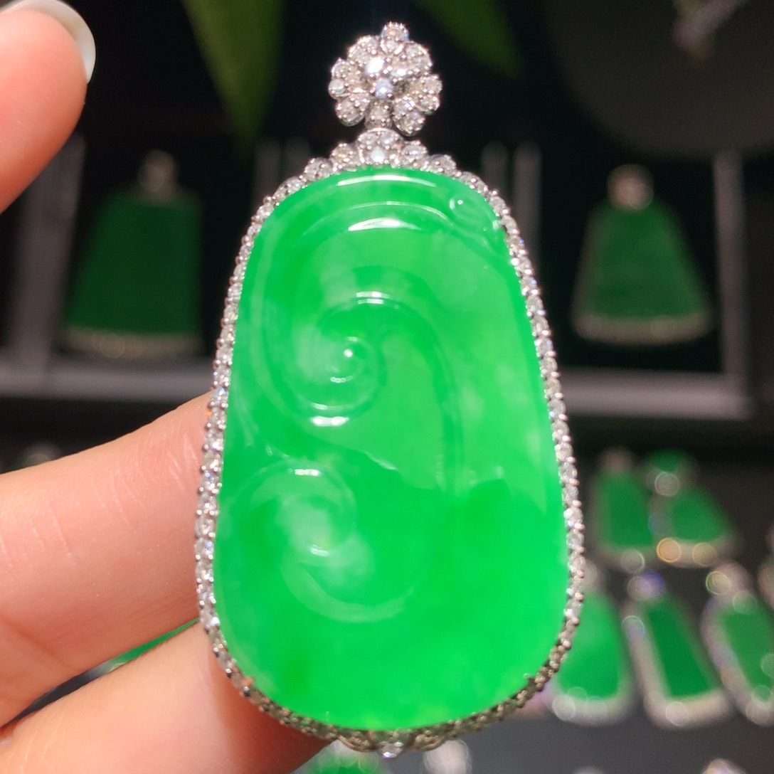 翡翠颈饰18K金镶嵌翡翠